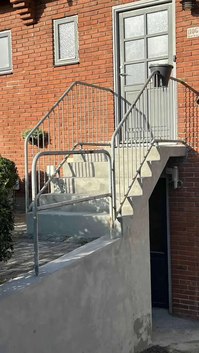 Færdig renoveret trappe udført af Siesing Totalbyg
